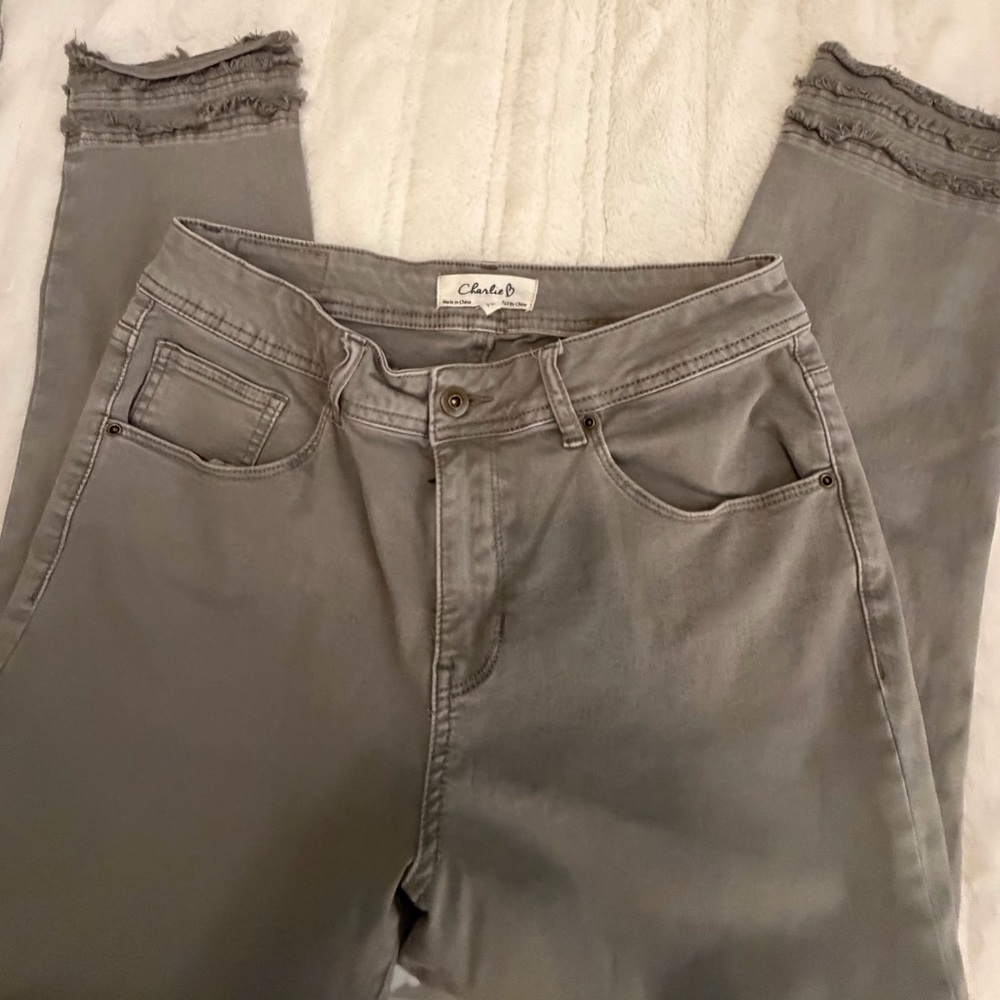 CHARLIE B Women's Skinny Jeans in Gray